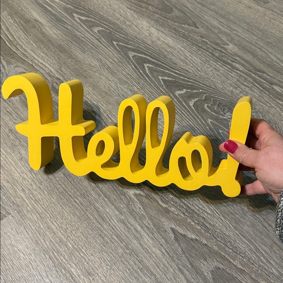 Yellow 'Hello' Sign - Picture 7 of 7